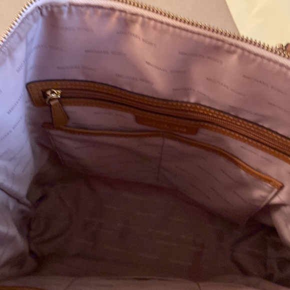 Michael’s Kors Purse! - Picture 5 of 11